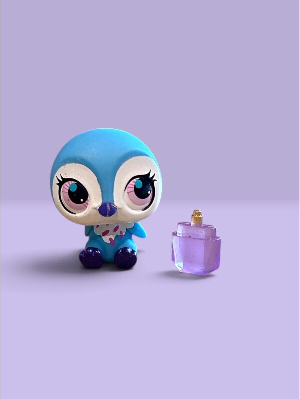 Littlest Pet Shop LPS Penguin #3066 with Accessory